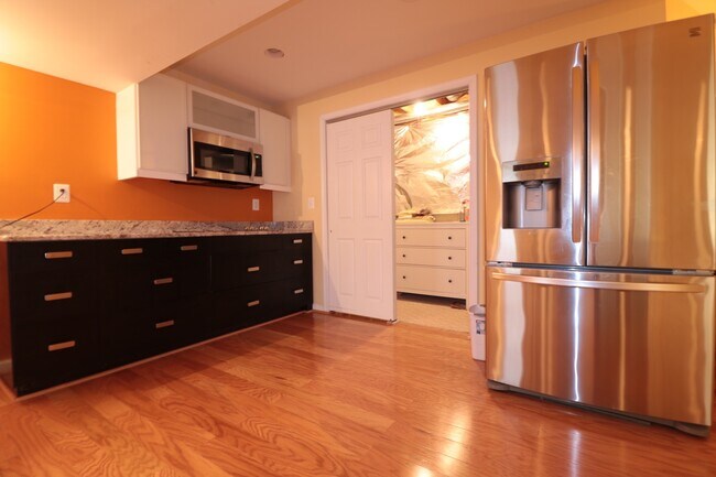 Building Photo - "COMING SOON" Spacious 4 + 2.5 SFH + Renov...
