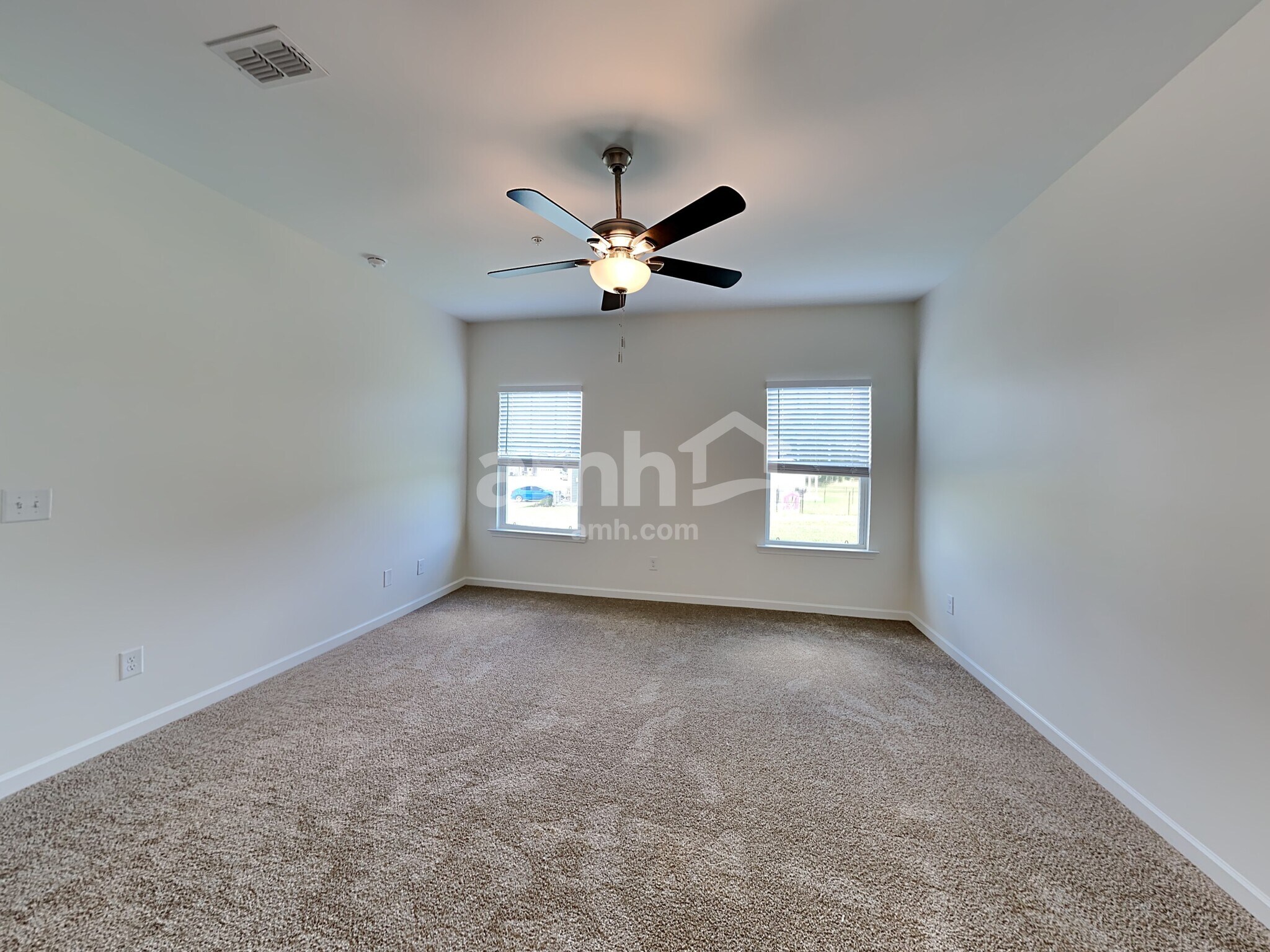 Building Photo - 1402 Mirage St
