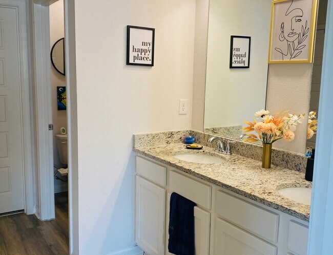 Building Photo - Functional 2-Story Design | 4BR + 2.5BA | Quick Access to I-10