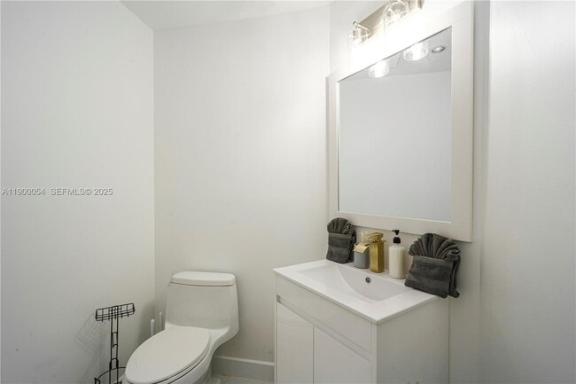 Building Photo - 2827 S Indian River Dr