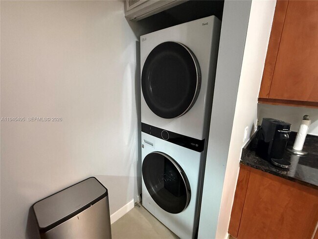 Building Photo - 7350 SW 89th St