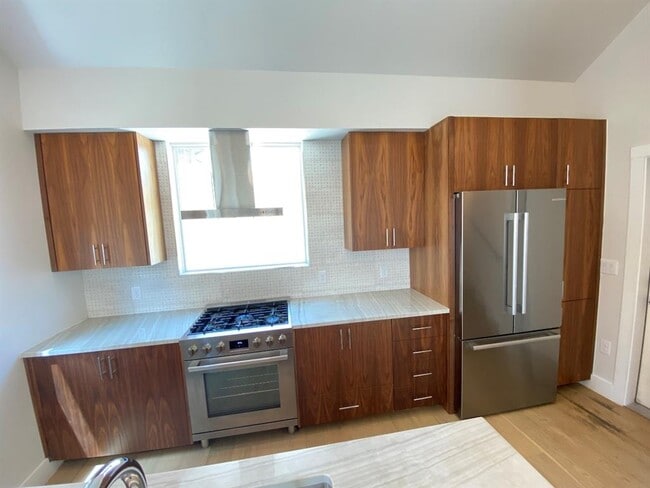 Building Photo - 1903 E 8th St