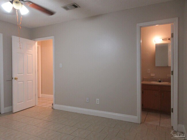 Building Photo - 4389 Pine Villa Cir