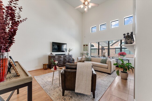 Building Photo - 650 Westcross St