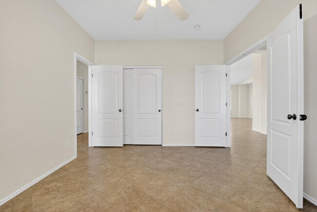 Building Photo - 18711 E Raven Dr