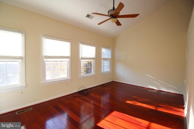 Building Photo - 6003 Ricketts Walk