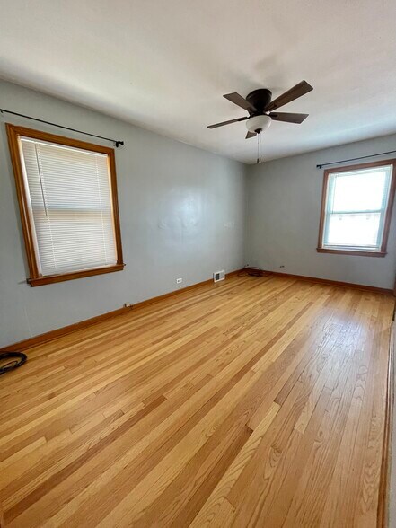 Building Photo - 5735 S Meade Ave
