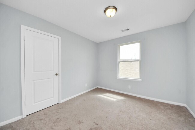 Building Photo - 208 Salange Ln