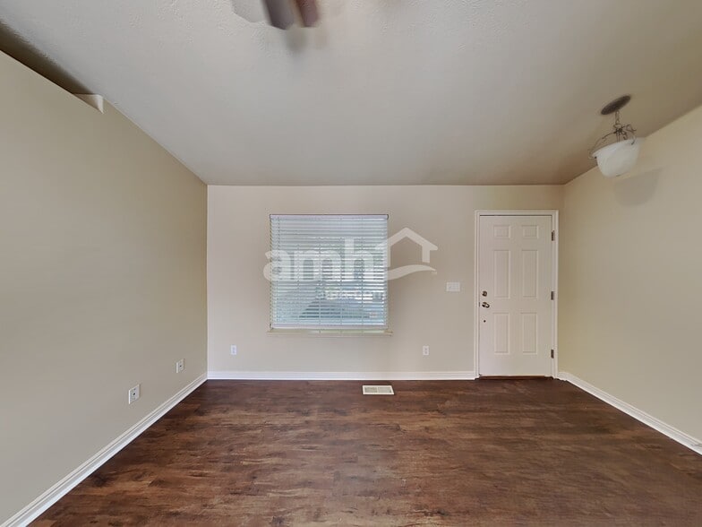 Building Photo - 4452 Heritage Dr