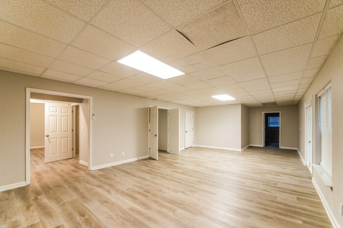 Building Photo - 329 Hillcrest Ln