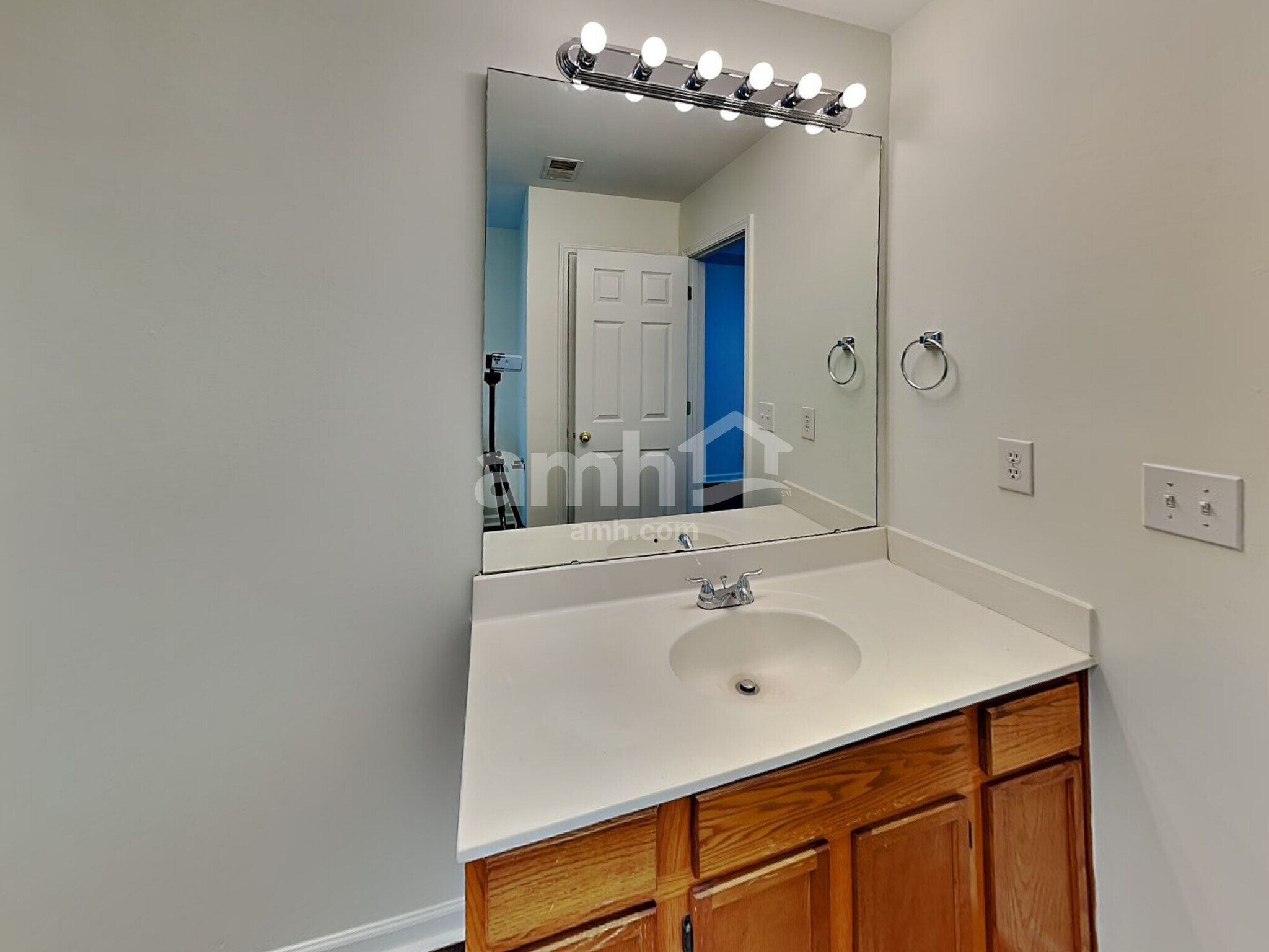 Building Photo - 1317 Charidge Ln