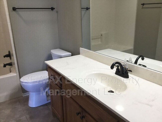 Building Photo - 408 N Willowood Dr