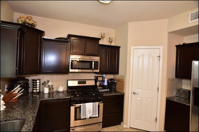 Building Photo - 6246 Viale Del Sol Ave