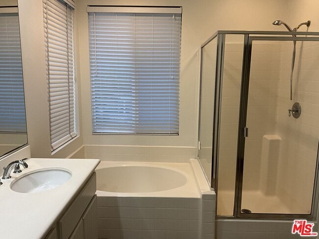 Building Photo - 57 Bayview Dr