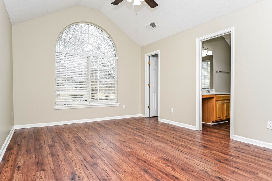 Building Photo - 330 Greenway Dr