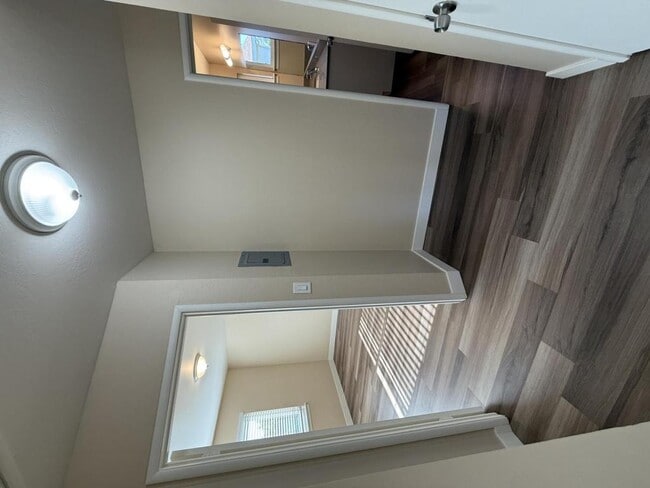 Building Photo - 736 Opal Dr