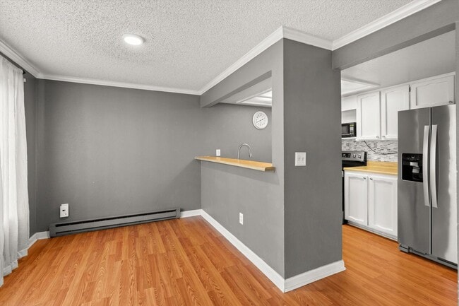 Building Photo - Spacious 2-bed 2-bath condo in Everett