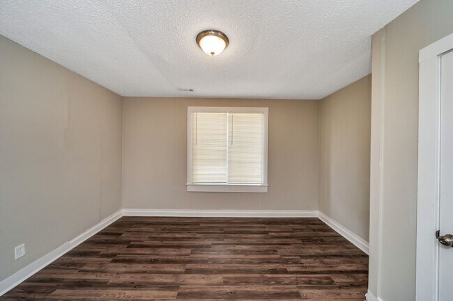 Building Photo - RARE 4BR Bessemer Beauty – Huge Space, Modern Updates & Low Move-In Costs!