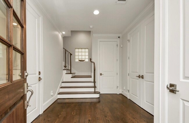 Building Photo - 15623 Broad St