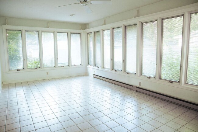 Building Photo - 3 Bed 3 Bath Home