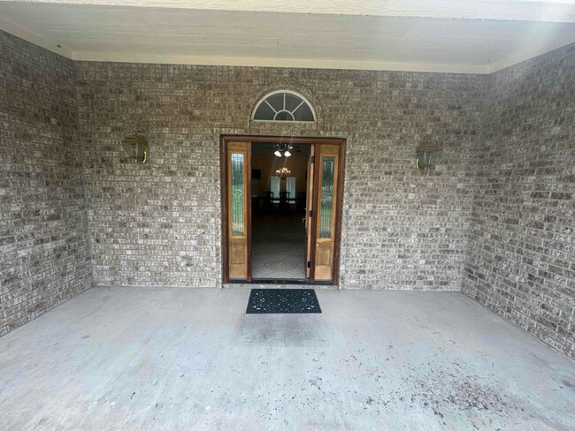 Building Photo - 535 Ross Ln