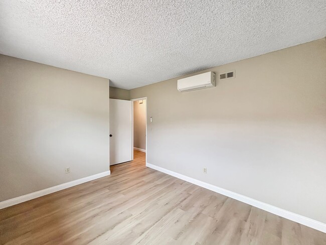 Building Photo - Charming 3BD/2BA House in Santee W/ W/D, M...