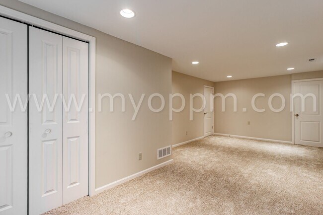 Building Photo - Pristine 4 Bedroom / 2 Bathroom Home | Wes...