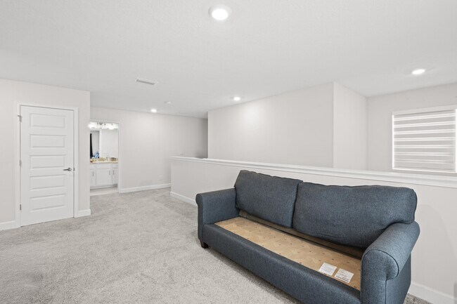 Building Photo - 692 NE Turtleback Trail