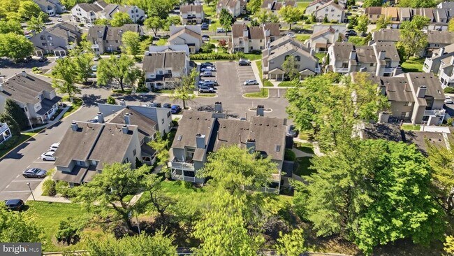 Building Photo - 1310 Roberts Way