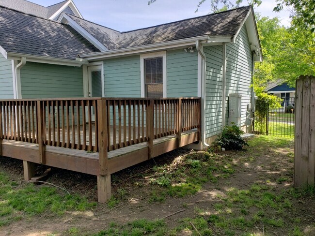 Building Photo - 591 E Cabarrus St