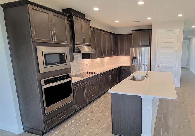 Building Photo - 9753 Lost Creek Dr