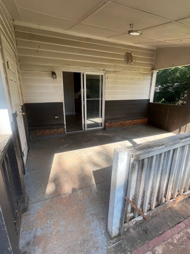 Building Photo - 535-537 Haygood Court