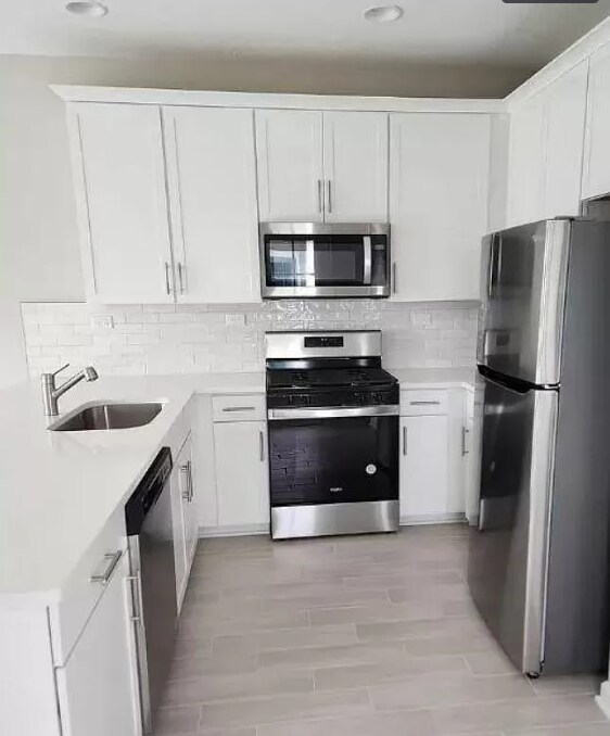 Building Photo - 322 Brandon Lks Dr
