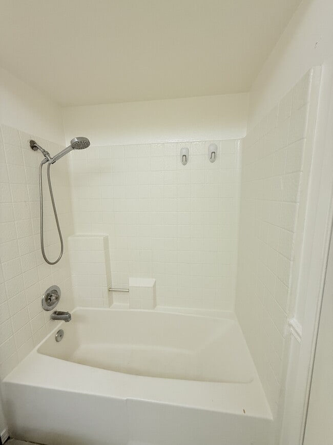 Building Photo - 9813 Caspi Gardens Dr