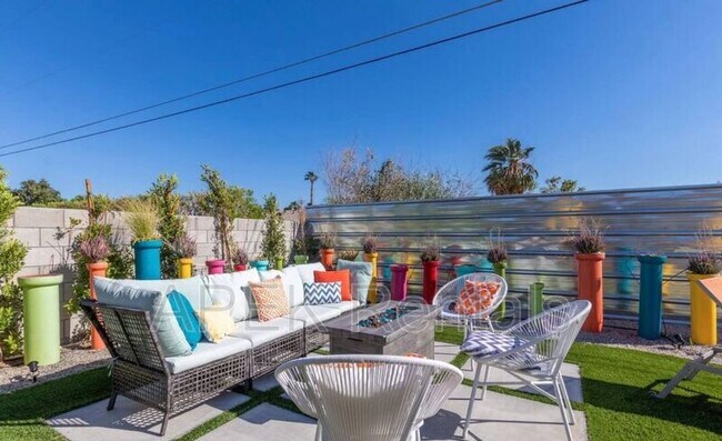 Building Photo - 2241 E Finley Rd