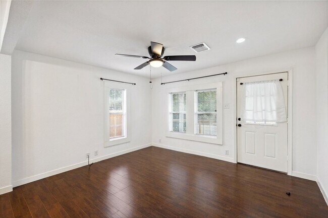 Building Photo - 3 Bedroom Single Family Home in San Antonio