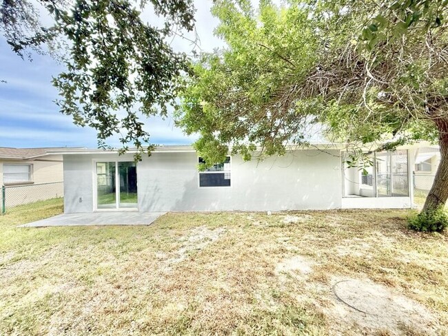 Building Photo - 3250 Coldwell Dr