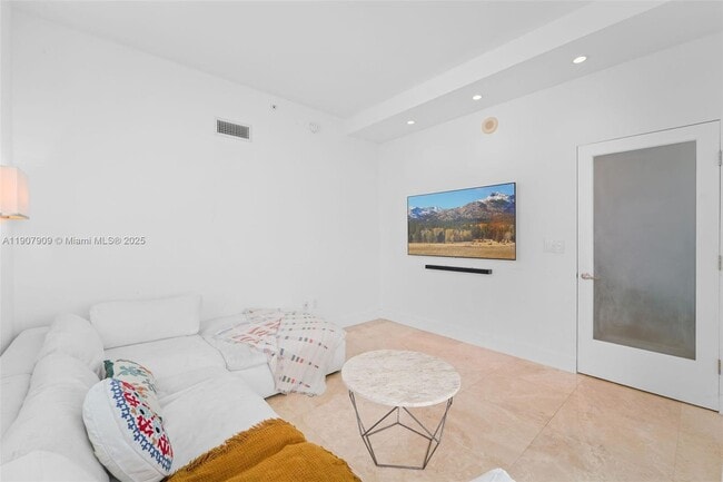 Building Photo - 665 NE 25th St