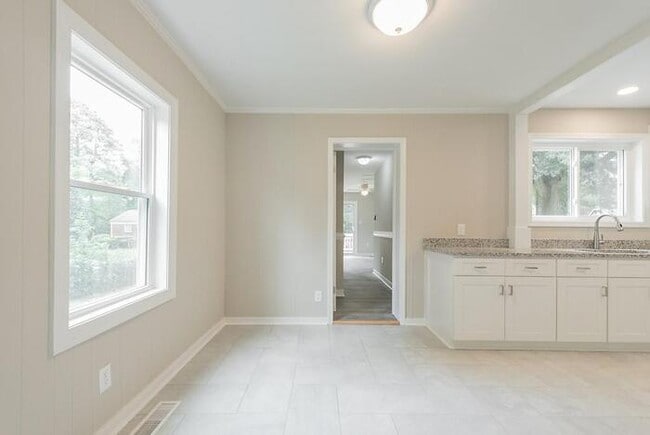 Building Photo - Spacious 4 Bedroom Home in West End Manor – $2,400/mo