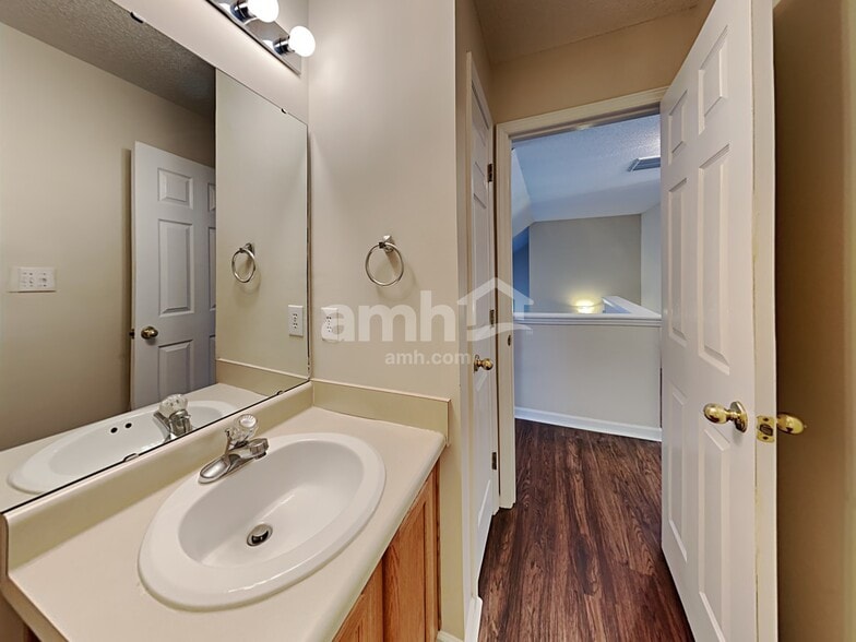 Building Photo - 2417 Appalachian Dr