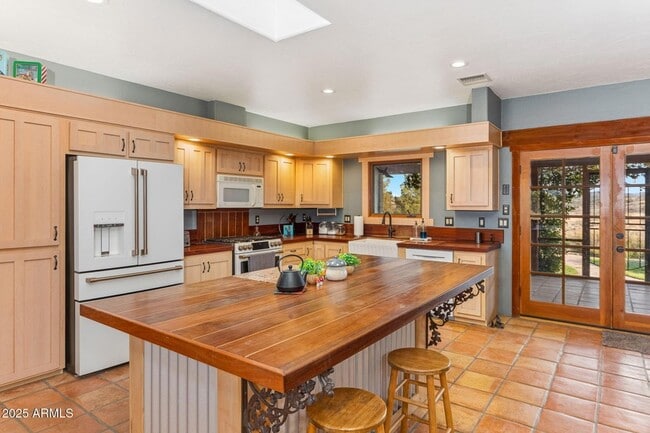 Building Photo - 1 Pinto Trail