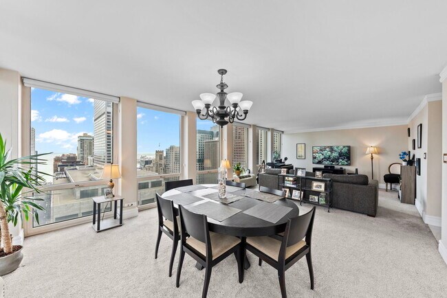 Building Photo - 111 E Chestnut St