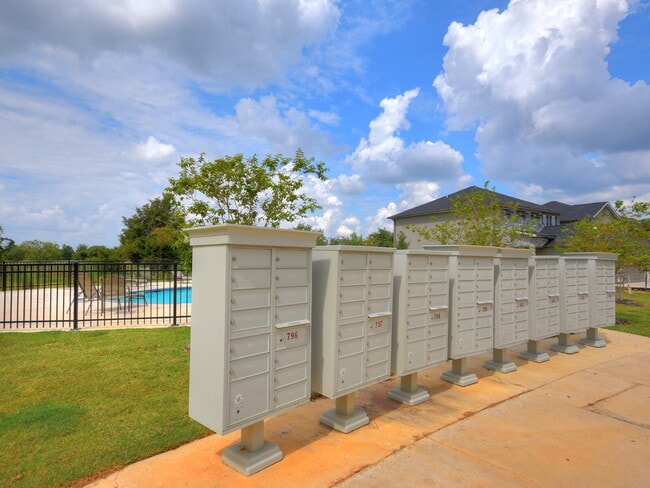 Building Photo - 3503 Summerway Dr