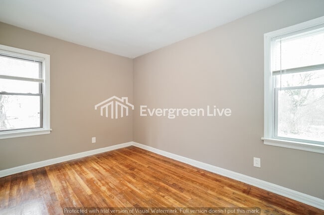 Building Photo - 2175 Delavan Dr