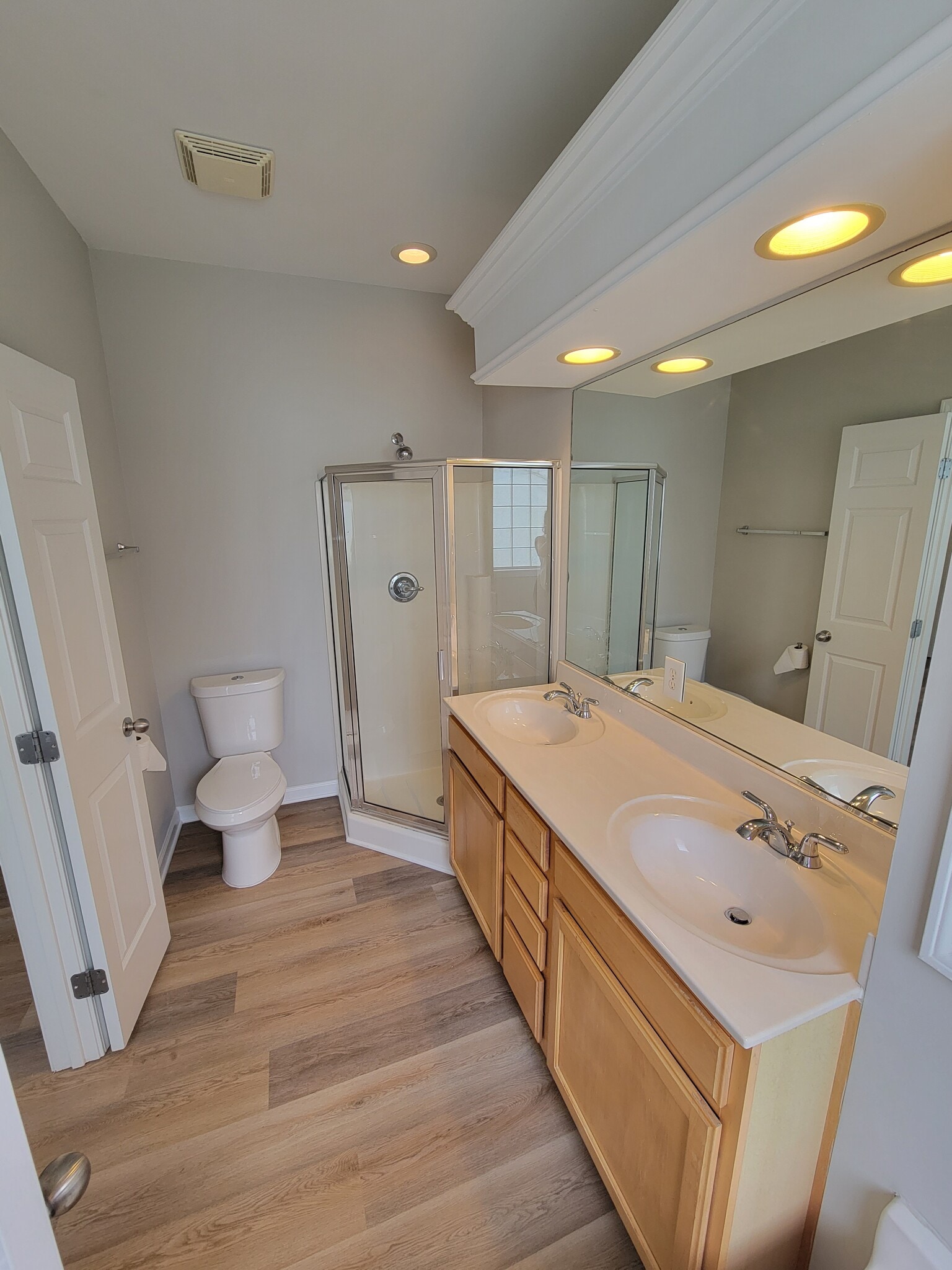 Building Photo - 7954 Willowglen Dr