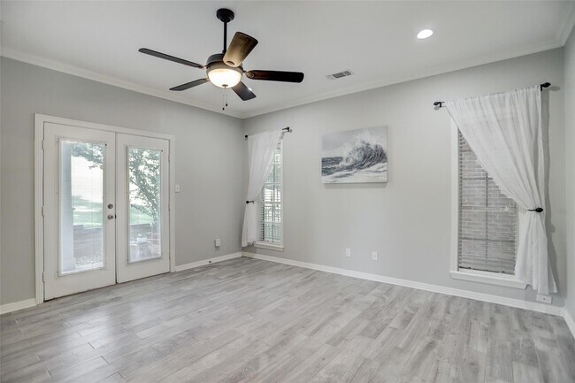 Building Photo - 112 Harbour Town Dr