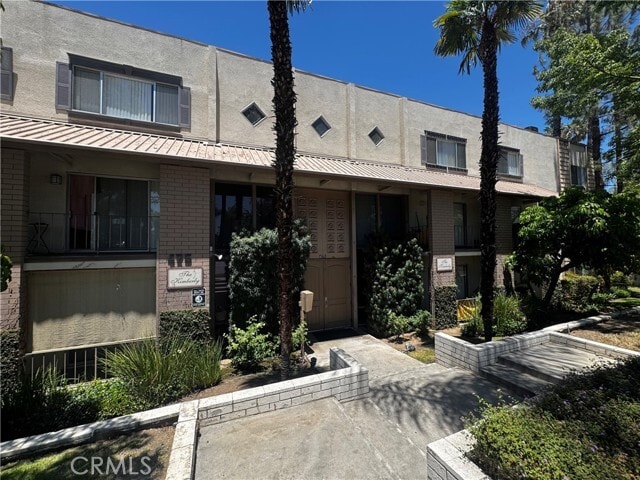 Building Photo - 475 E Cypress Ave