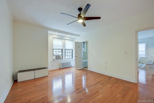 Building Photo - 6 Burns St