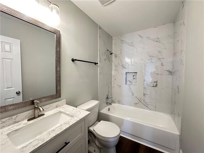Building Photo - 2496 Landington Way NW