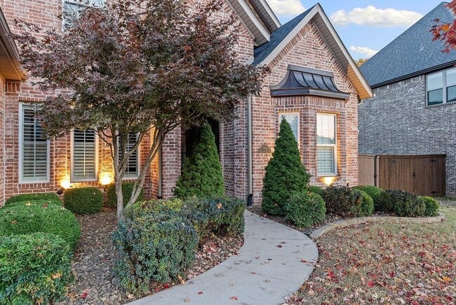 Building Photo - 504 NE Green Creek Rd